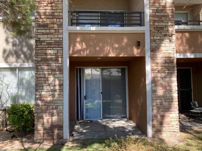 Building Photo - MOVE IN BONUS !! STUNNING BEAUTIFUL 3BD/2.5BA W/ DEN AREA CONDO/TOWNHOME LOCATED IN SUMMERLIN