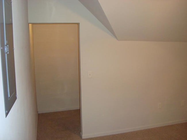 Building Photo - 1016 9th St S