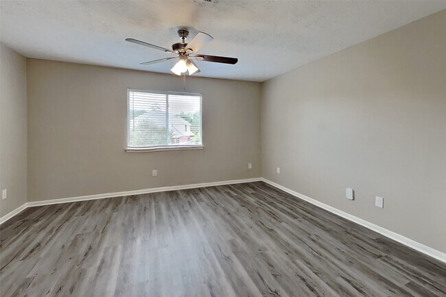 Building Photo - 21884 Whispering Forest Dr