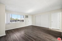 Building Photo - 8924 Van Nuys Blvd