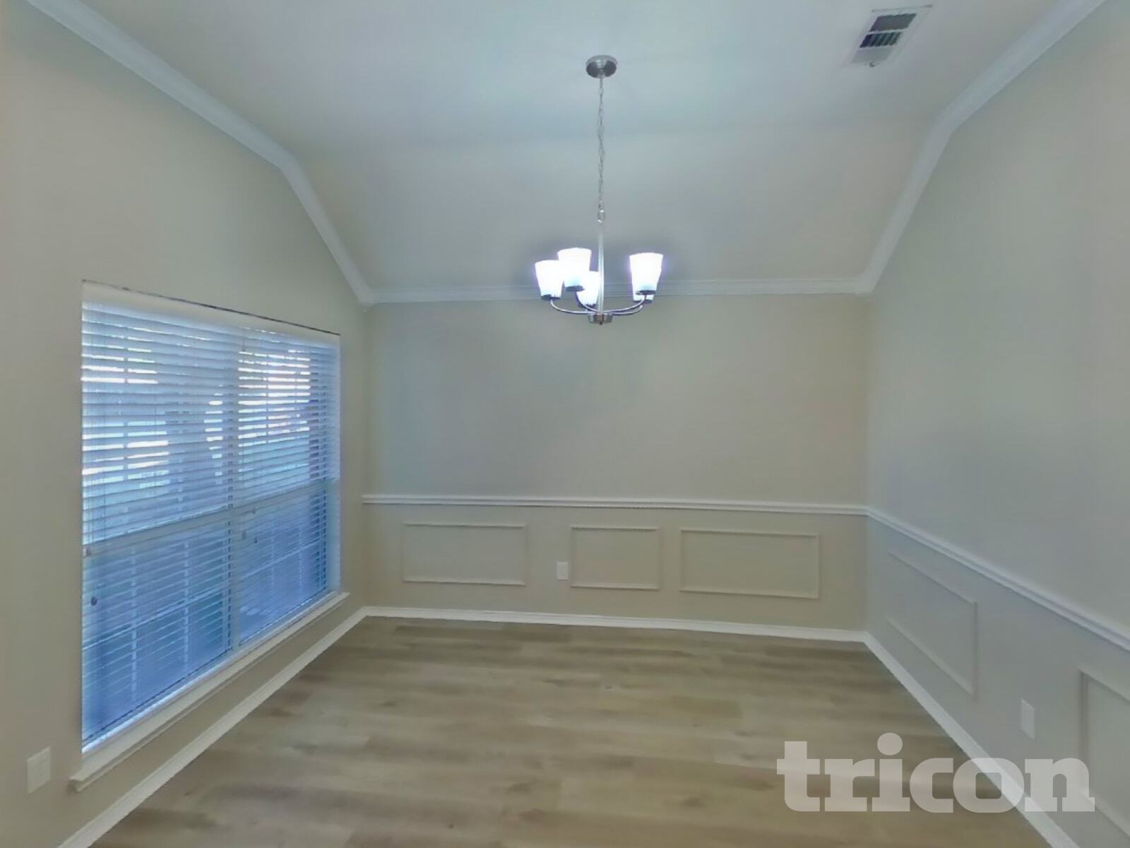 Building Photo - 2075 Crestlake Dr