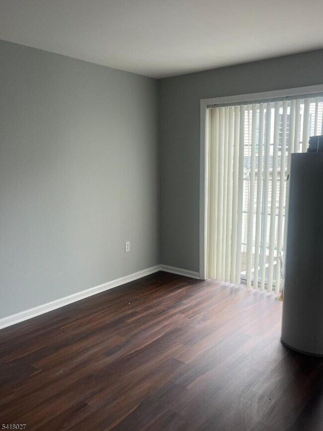 Building Photo - 227 Winding Hill Dr