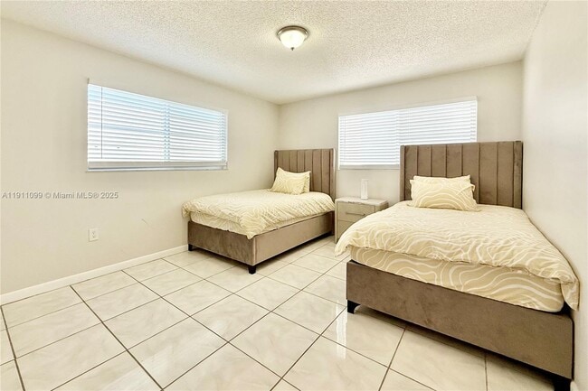 Building Photo - 4122 Collins Ave