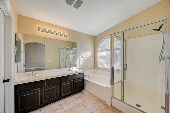 Building Photo - Stunning Northwest three bedroom w/ a loft!