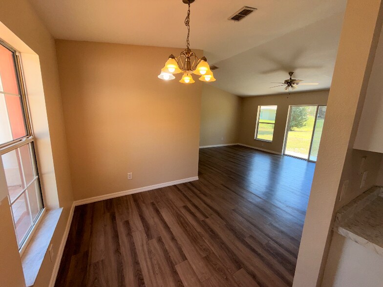 Building Photo - 7228 Everest Ave