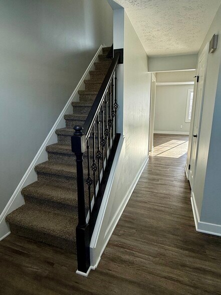 Building Photo - 740 Ridge Rd