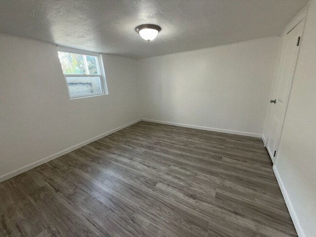 Building Photo - Charming Remodeled Bungalow Near Downtown ...
