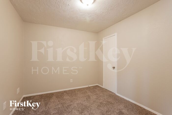 Building Photo - 10434 Lazy Meadows Dr