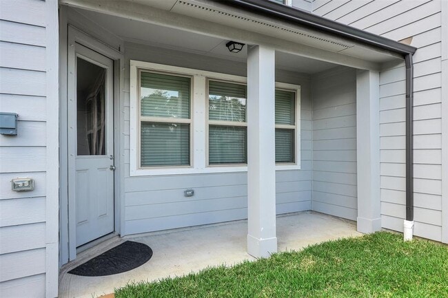 Building Photo - 7325 Hinsdale Dr