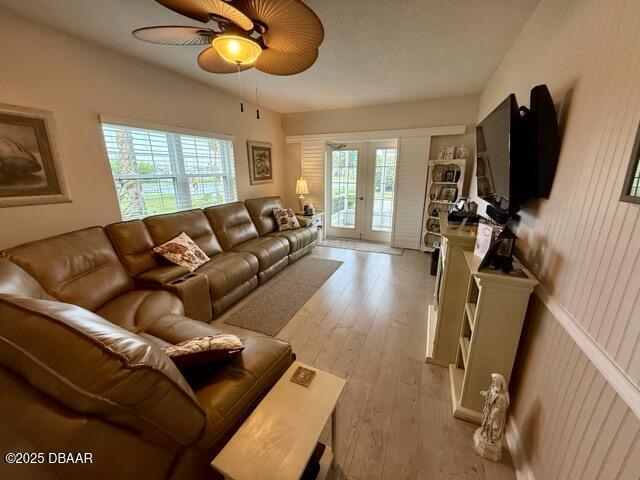 Building Photo - 404 S Beach St