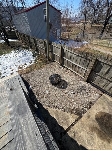 Building Photo - 953 W Main St