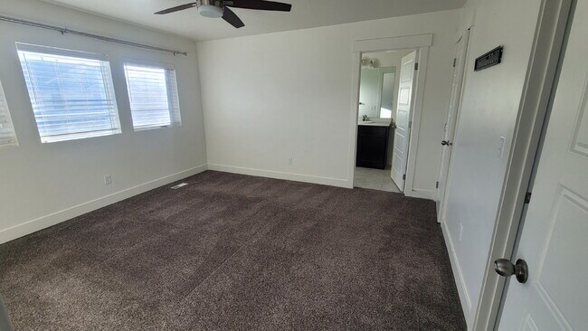 Building Photo - 3 bed 2.5 bath home for Rent. Pet Friendly!