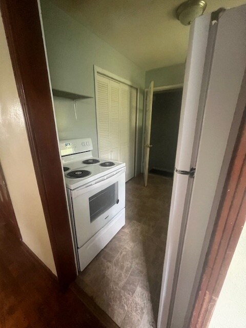 kitchen - 1604 N New York Ave