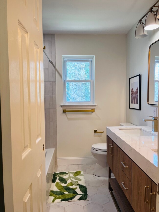 Building Photo - 12 Francine Ct