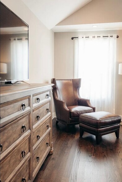 Building Photo - 2423 Elliott Ave