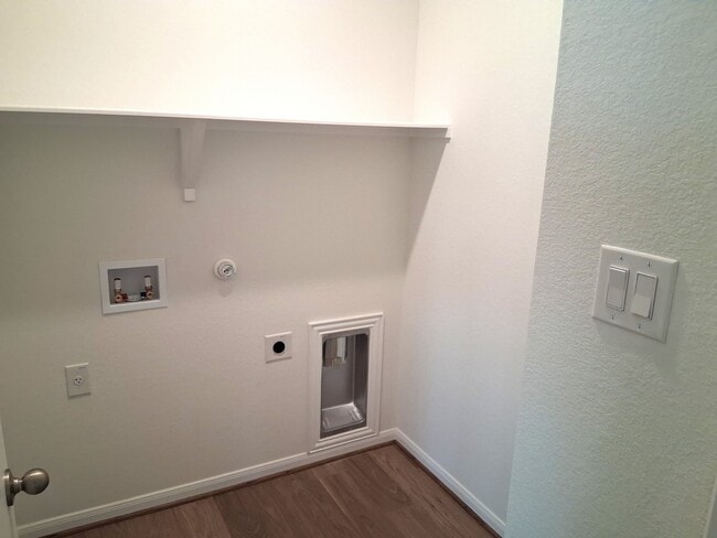 Building Photo - 253 Villars Dr