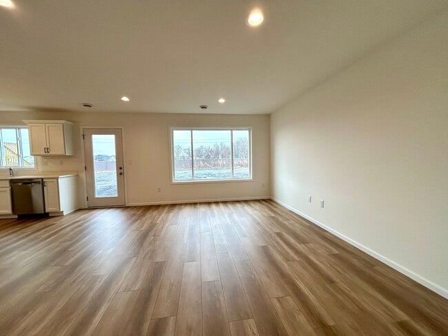 Building Photo - Spacious & Stylish 3-Bed Home with Modern Finishes and Attached 2-Stall Garage