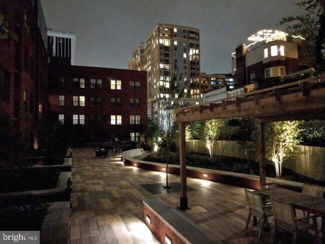 Building Photo - 1411 Key Blvd