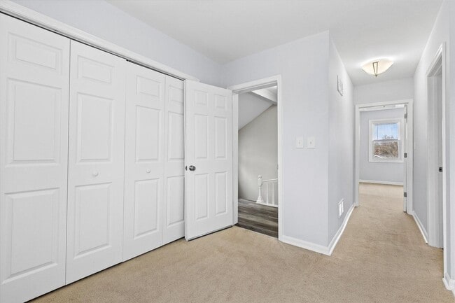 Building Photo - 6BR / 5BA Single-Family Home | 2,663 Sq Ft | Private Driveway | Deck | $4,200/mo Spacious 6-bedro...