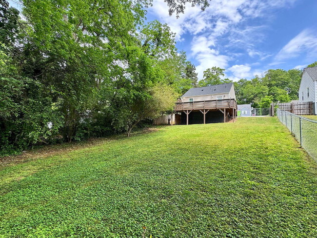 Building Photo - Stylish Updated Home Just Minutes from Dow...