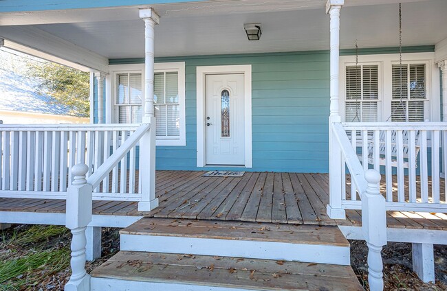 Building Photo - Cute 2 bedroom 1 bath Cottage in Pascagoula