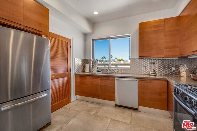 Building Photo - 1316 Amherst Ave