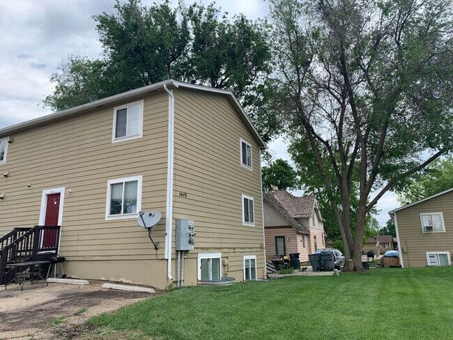 Building Photo - Move-In Special: 2 Weeks Free! Spacious 3 Bed, 1.5 Bath Apartment in Longmont