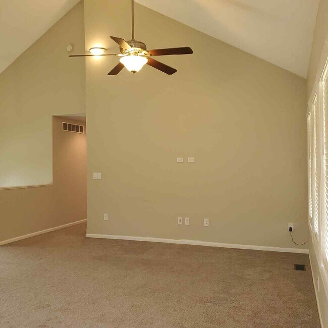 Building Photo - 449 Poplar St