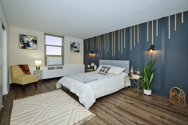 Building Photo - 3950 N Lake Shore Dr