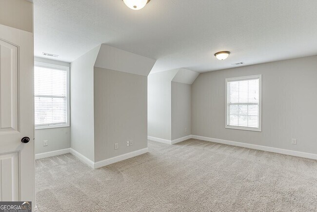 Building Photo - 323 Deer Run Dr
