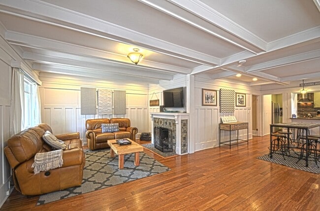 Building Photo - Beautifully Renovated Craftsman with Private Yard & Guest Suite in Prime Bankers Hill
