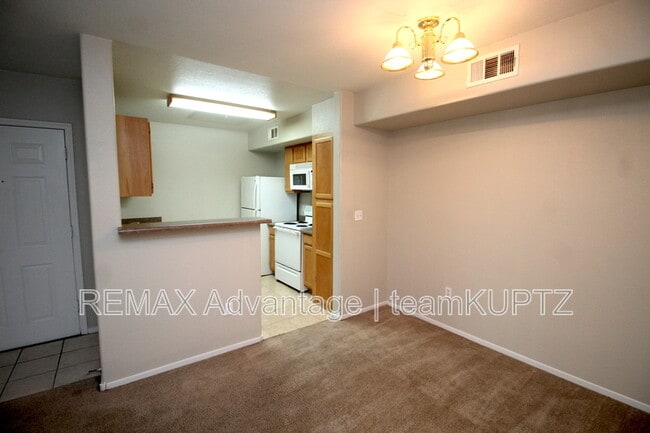 Building Photo - 45 Maleena Mesa St