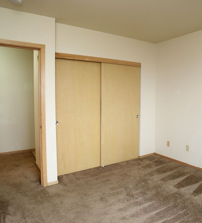 Building Photo - 424 NW Uptown Terrace