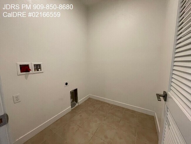 Building Photo - El Monte 2 Bedroom Townhome