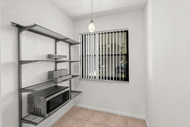 Building Photo - 3014 SW 21st Terrace