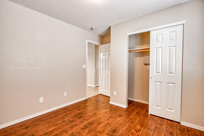 Building Photo - 1819 Shreya St