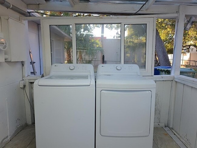 Building Photo - 4713 W El Prado Blvd