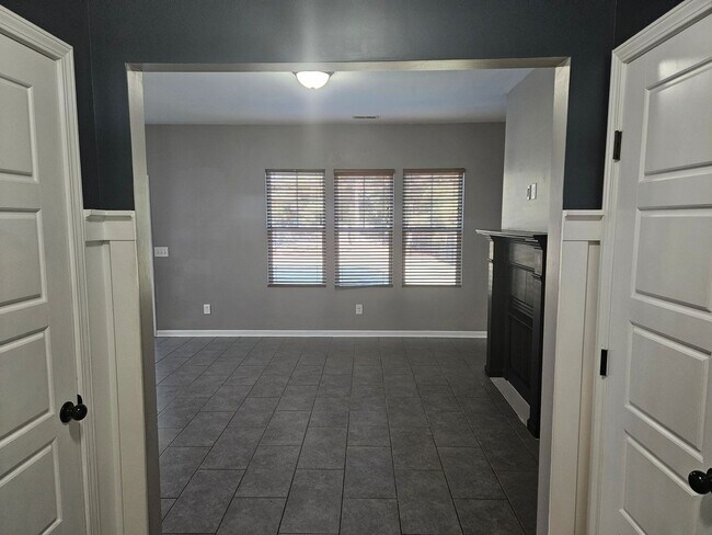 Building Photo - 3 Bedroom 2.5 bath unfurnished home in The Landing at Mill Creek - Sneads Ferry