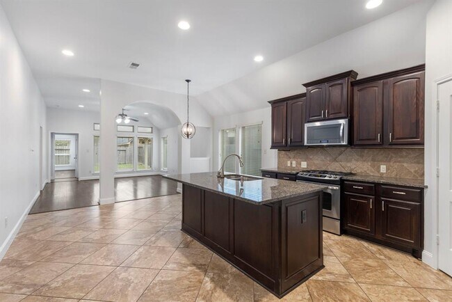 Building Photo - 1315 Cameron Park Ln