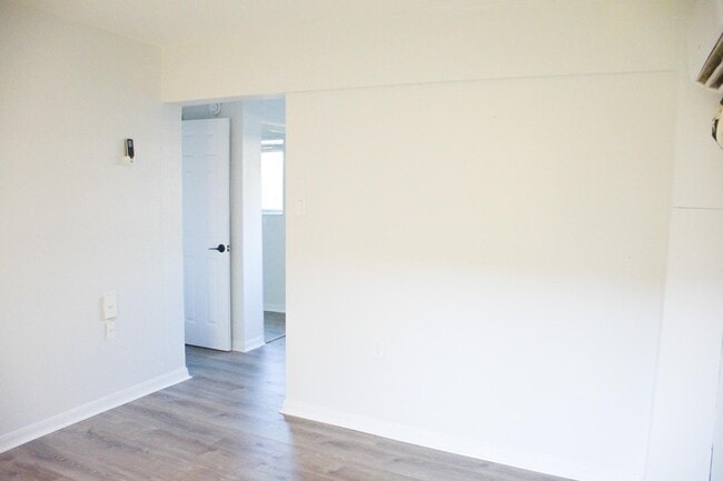 Building Photo - 211 Circle Dr