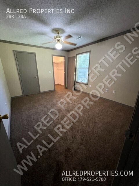 Building Photo - 1704 N Lewis Ave