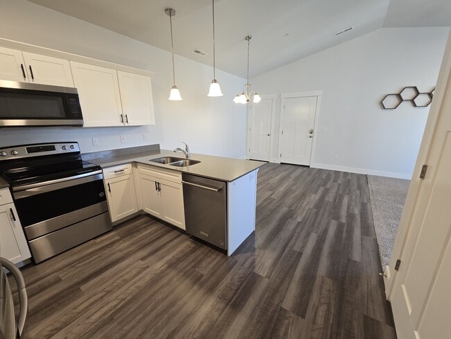 Building Photo - 1985 N 3330 W