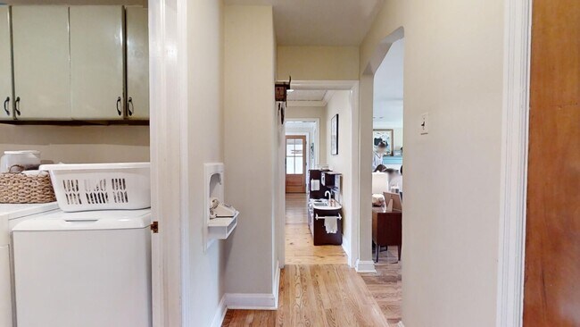Building Photo - Gorgeous and updated home in Heart of Auburn