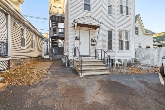 Building Photo - 306 Manchester St