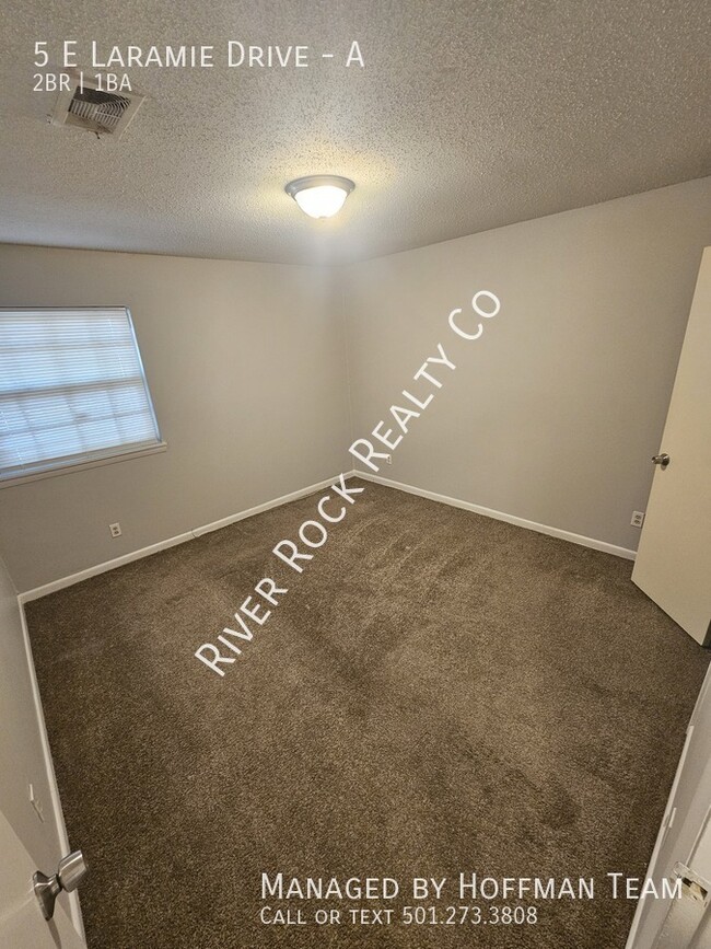 Building Photo - 5 E Laramie Dr