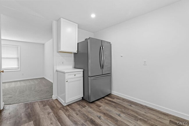 Building Photo - 330 Draper Ave