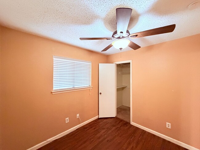 Building Photo - 6503 Columbia Oaks Ct
