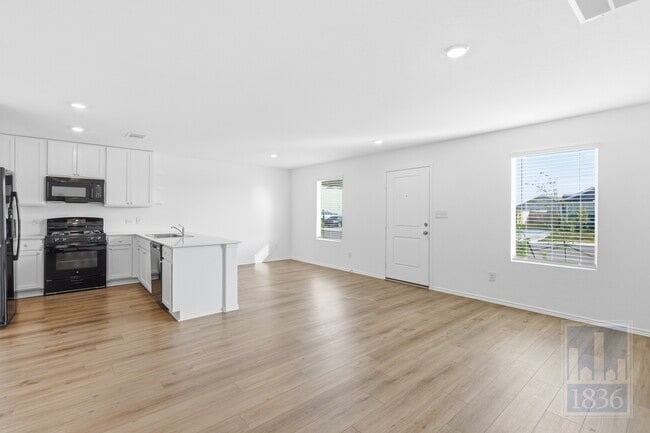 Building Photo - 2213 Cyclone Dr