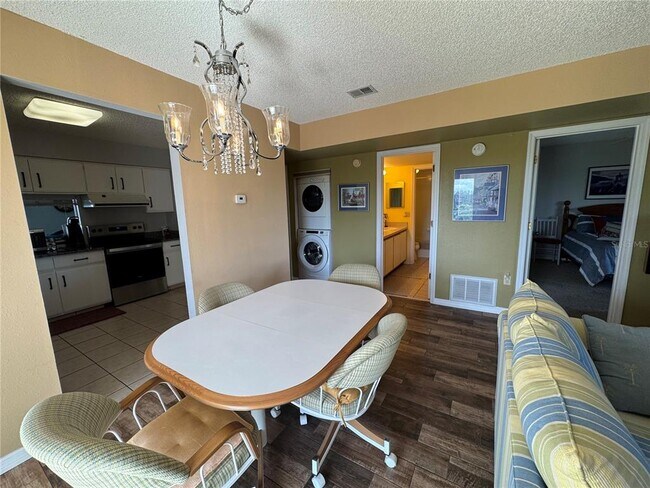 Building Photo - 5567 Sea Forest Dr