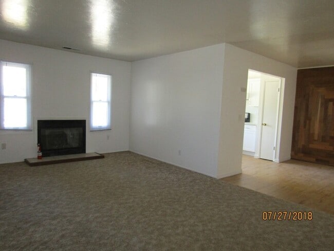 Building Photo - 3 bed, 2 bath, 2 car garage, single story home in Rincon Valley!